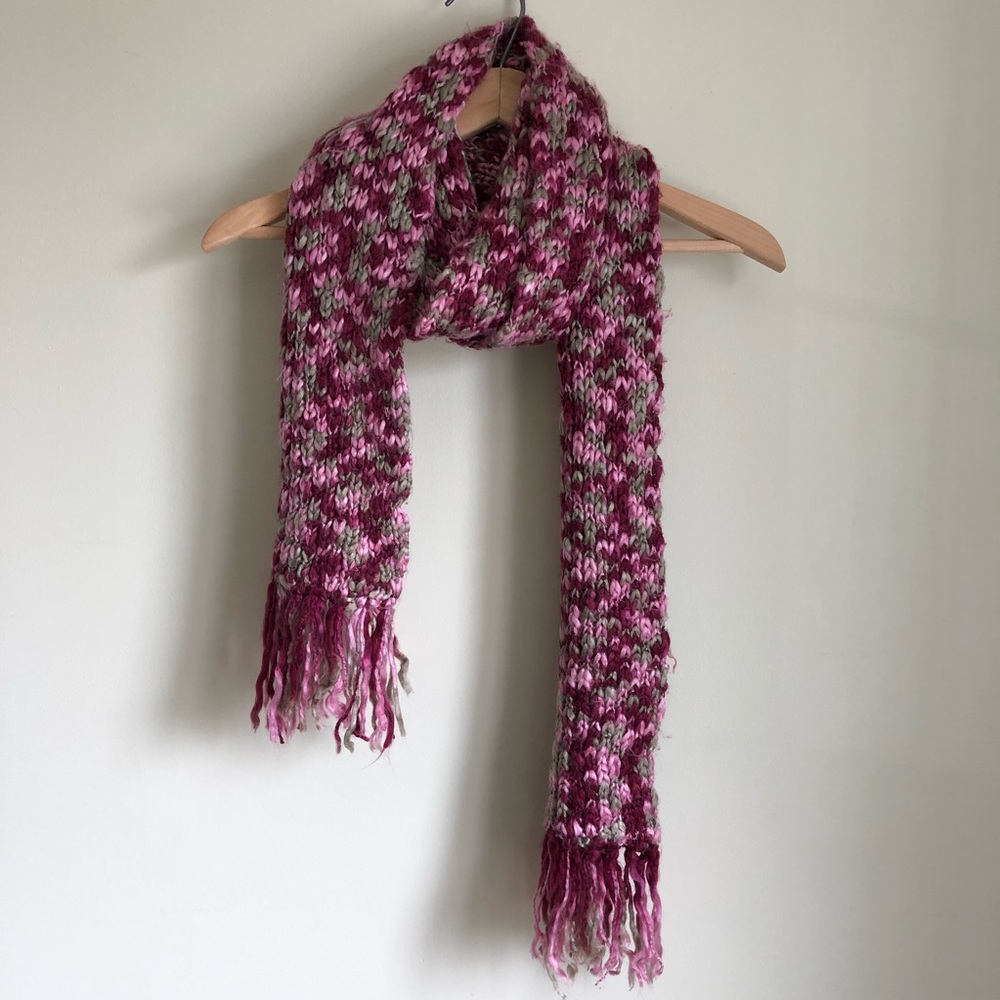 3/$30💚Jessica large knit winter red and pink scarf